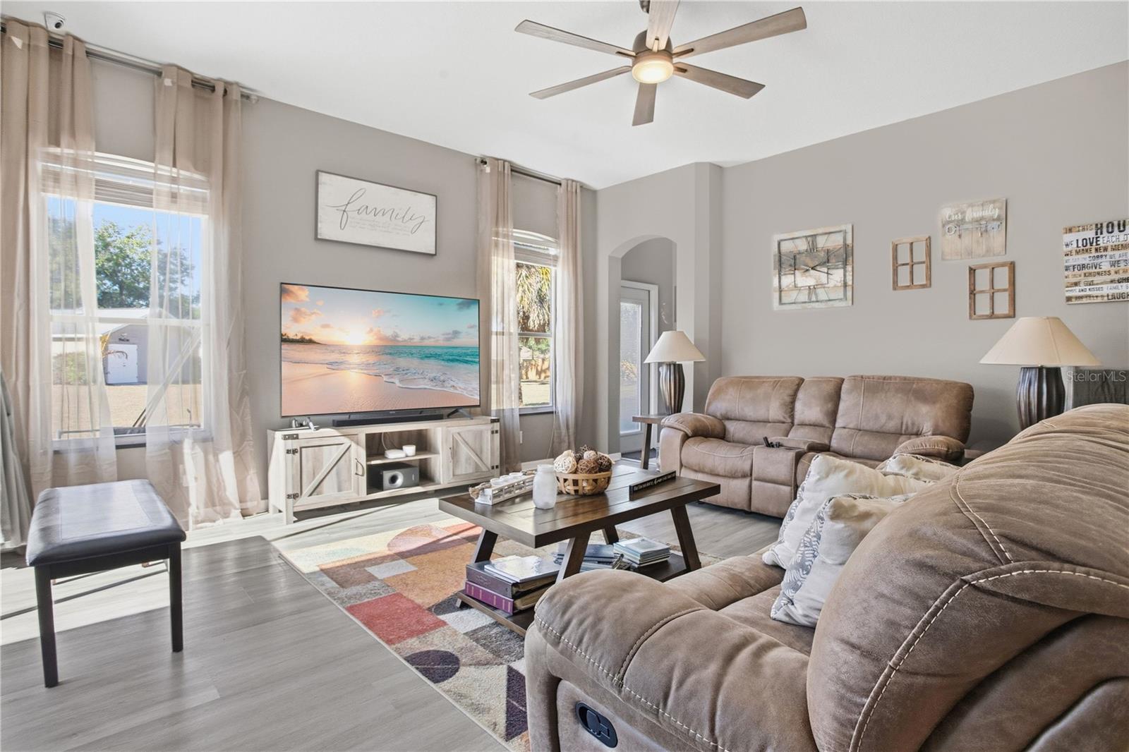 Image 12 of 42 For 10003 Country Carriage Circle