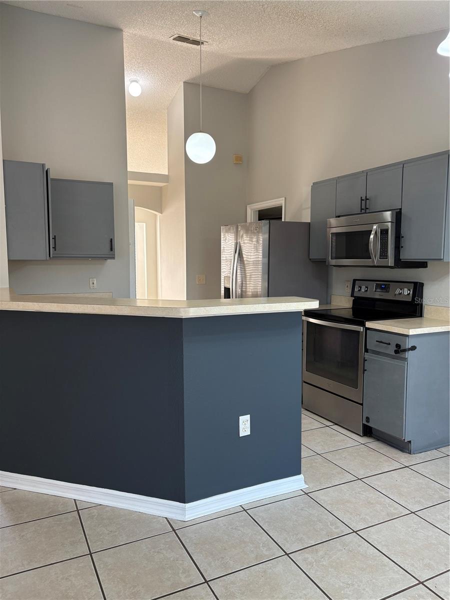 Image 10 of 24 For 673 Eldron Avenue