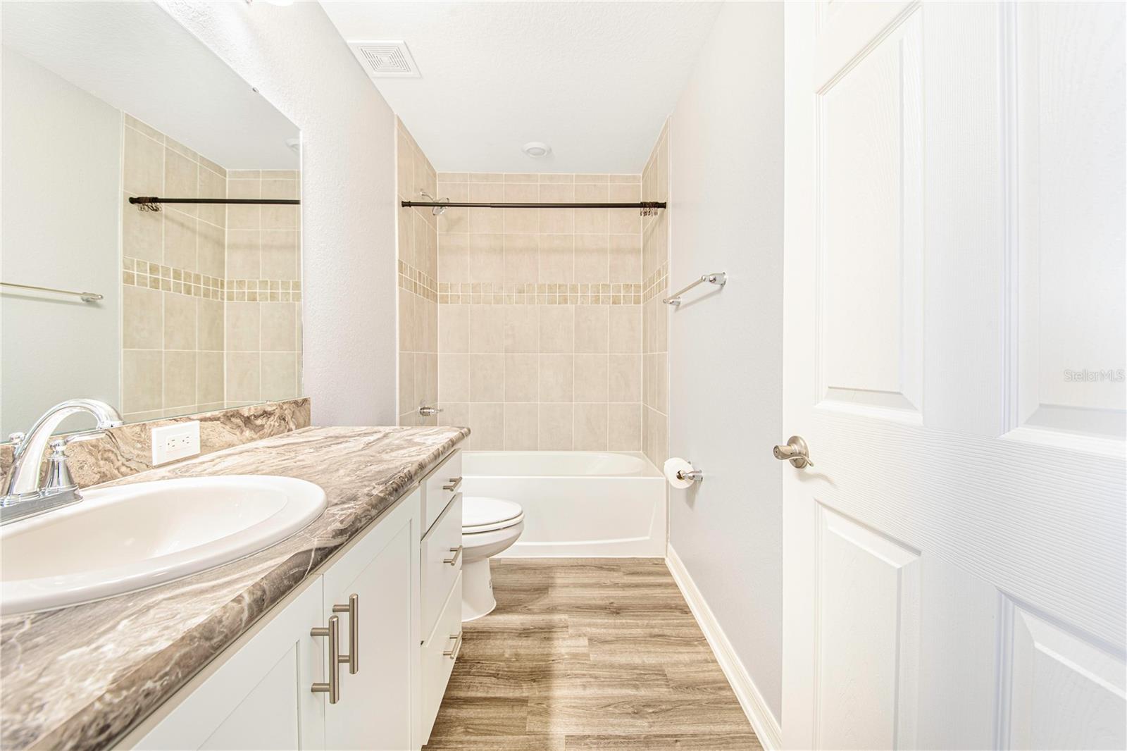 Image 11 of 37 For 941 Aruba Avenue