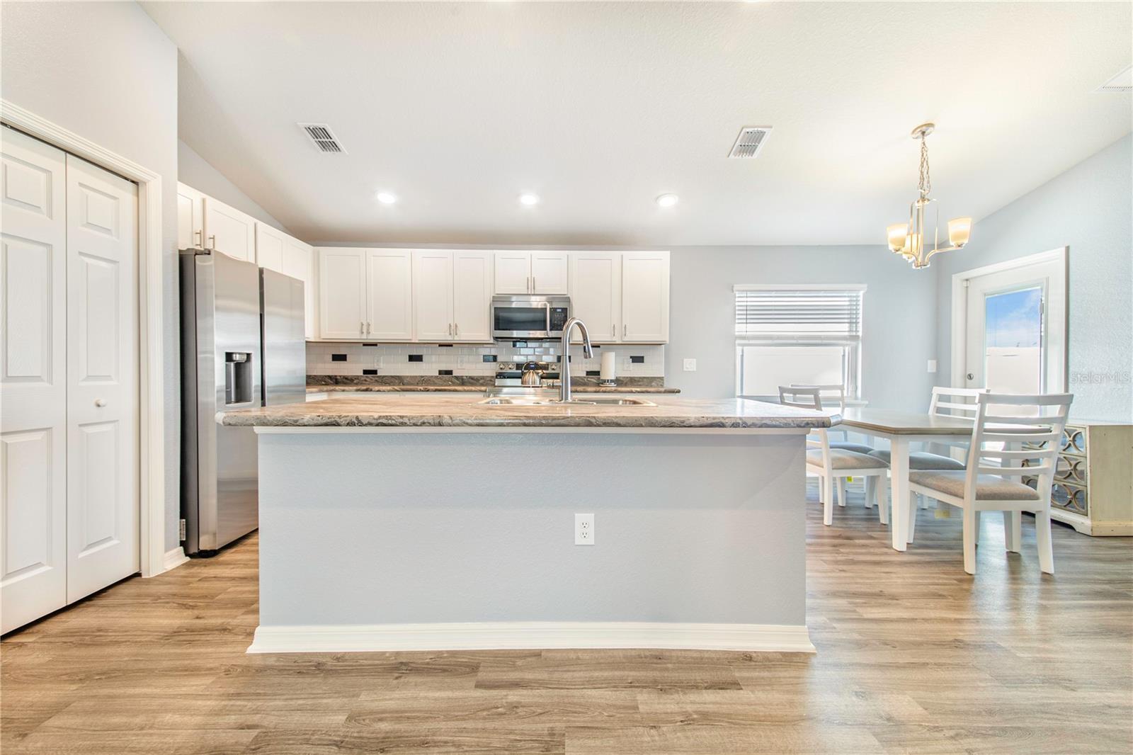 Image 19 of 37 For 941 Aruba Avenue