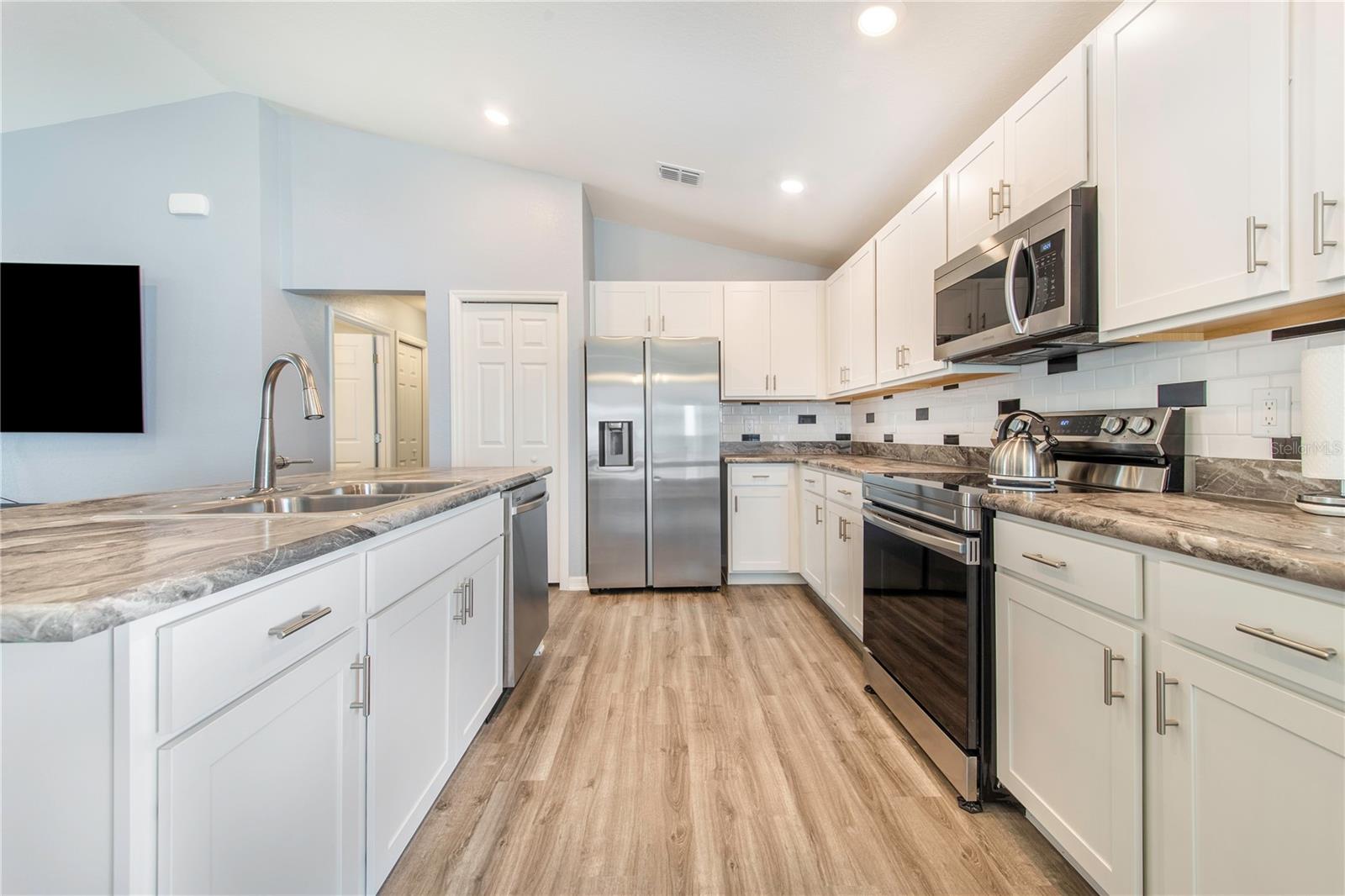 Image 2 of 37 For 941 Aruba Avenue