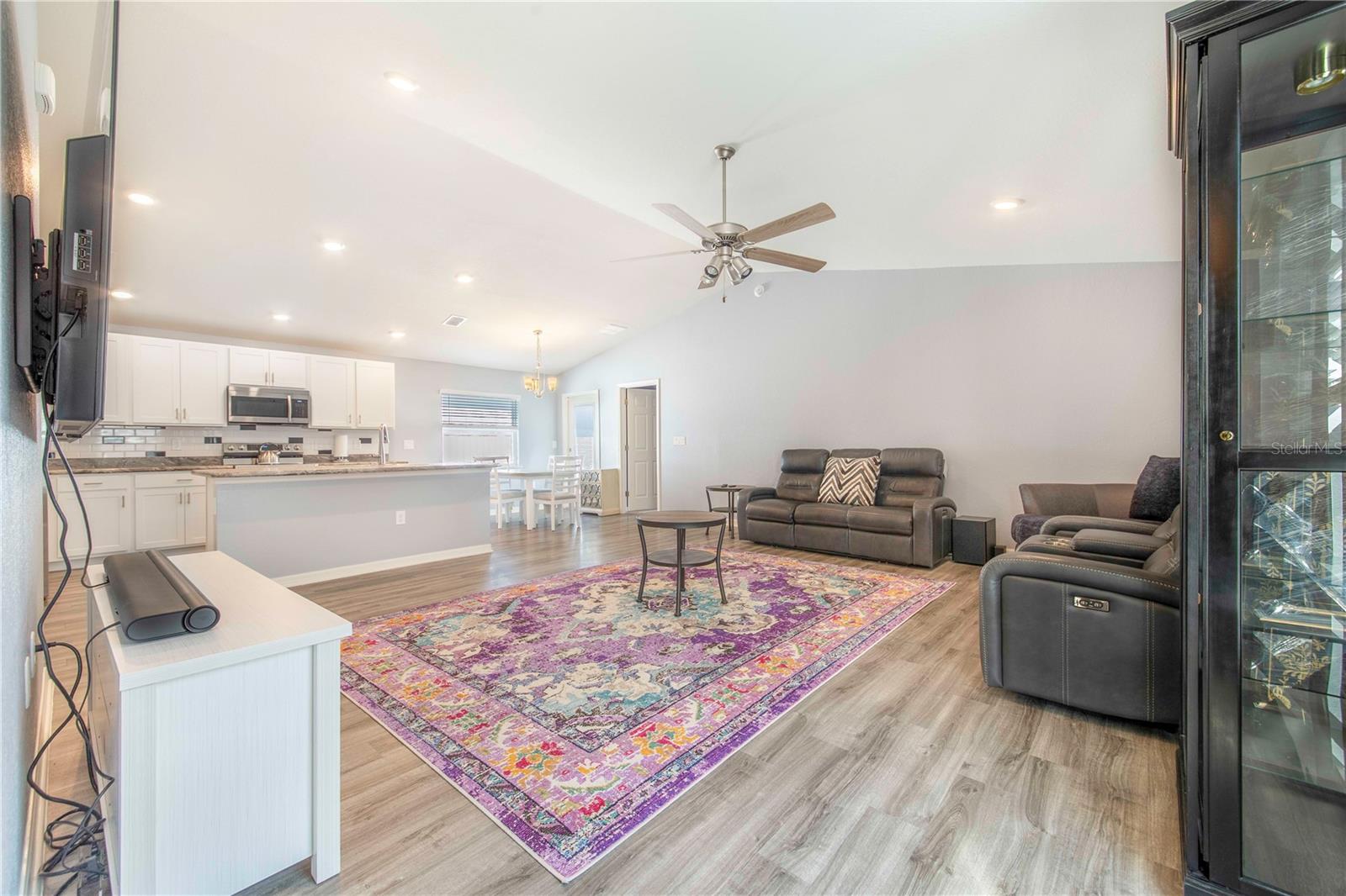 Image 21 of 37 For 941 Aruba Avenue