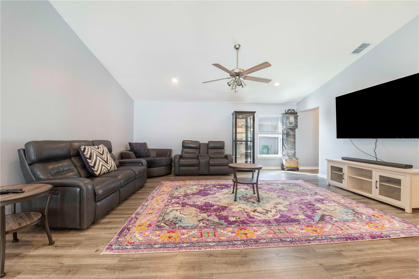 Image 25 of 37 For 941 Aruba Avenue