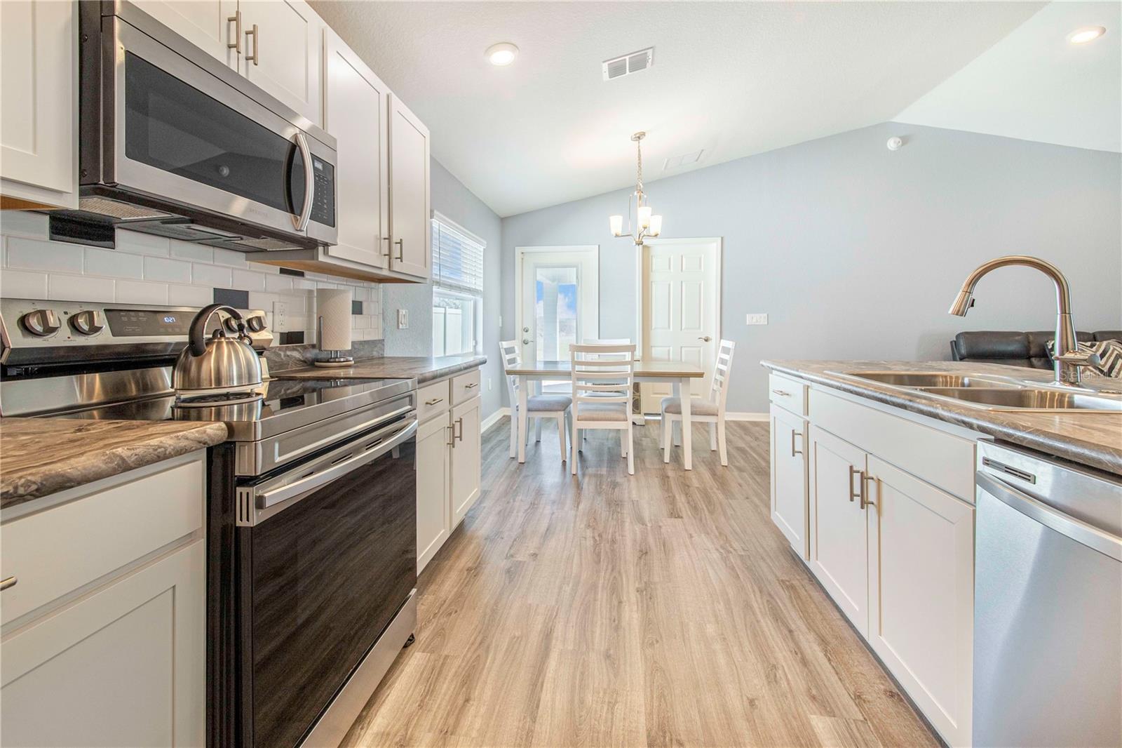 Image 3 of 37 For 941 Aruba Avenue