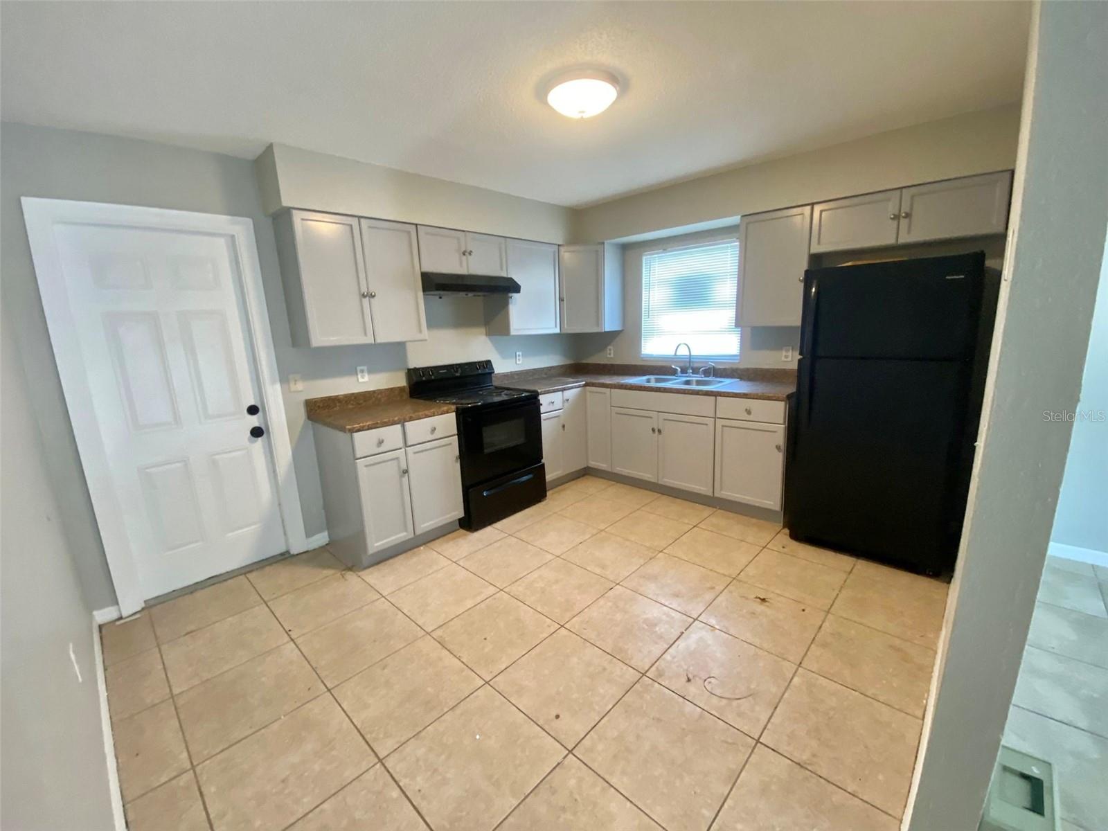 Image 2 of 5 For 1700 Birchwood Circle 2