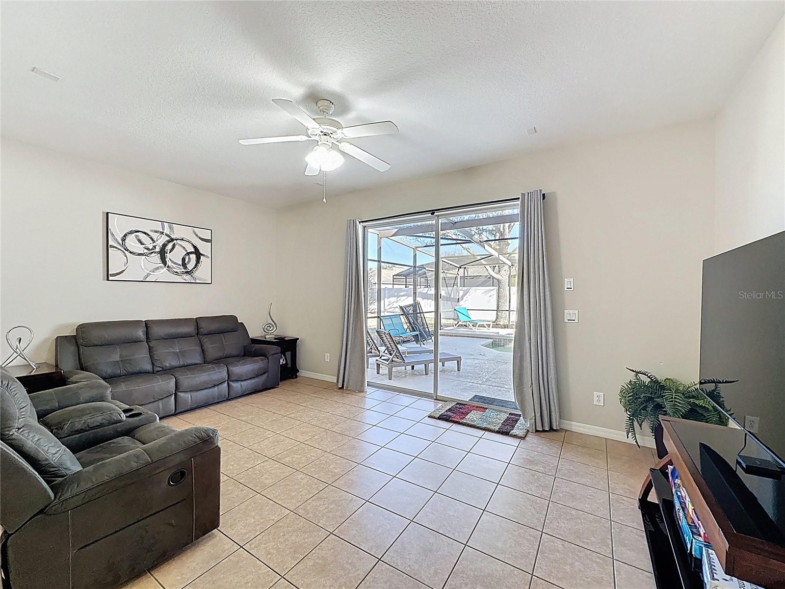 Image 4 of 86 For 848 Sussex Drive