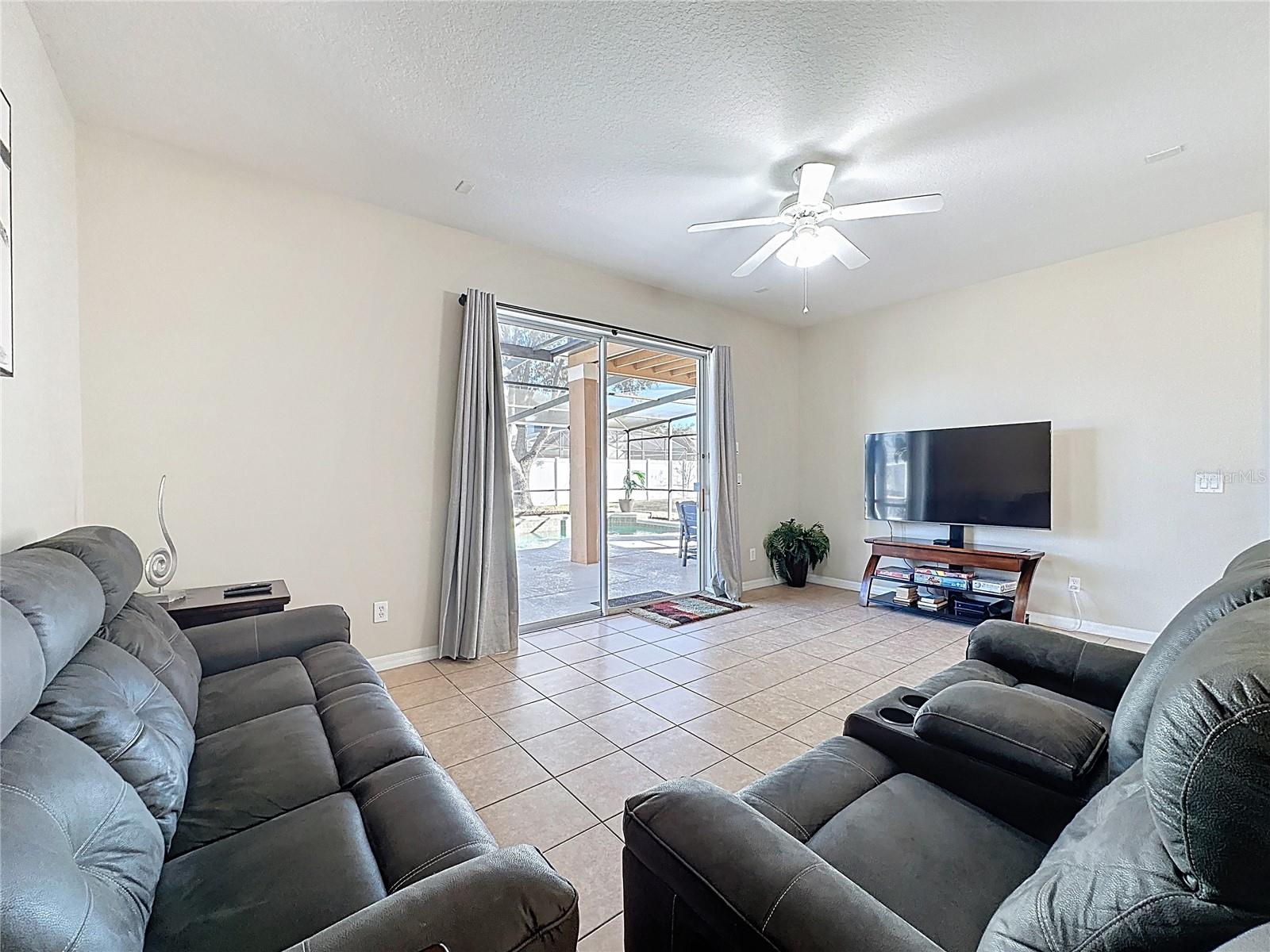 Image 6 of 86 For 848 Sussex Drive