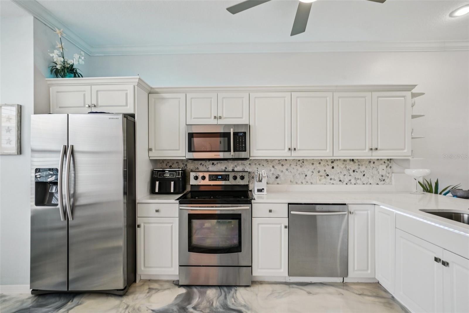 Image 18 of 71 For 1061 Pinellas Bayway S