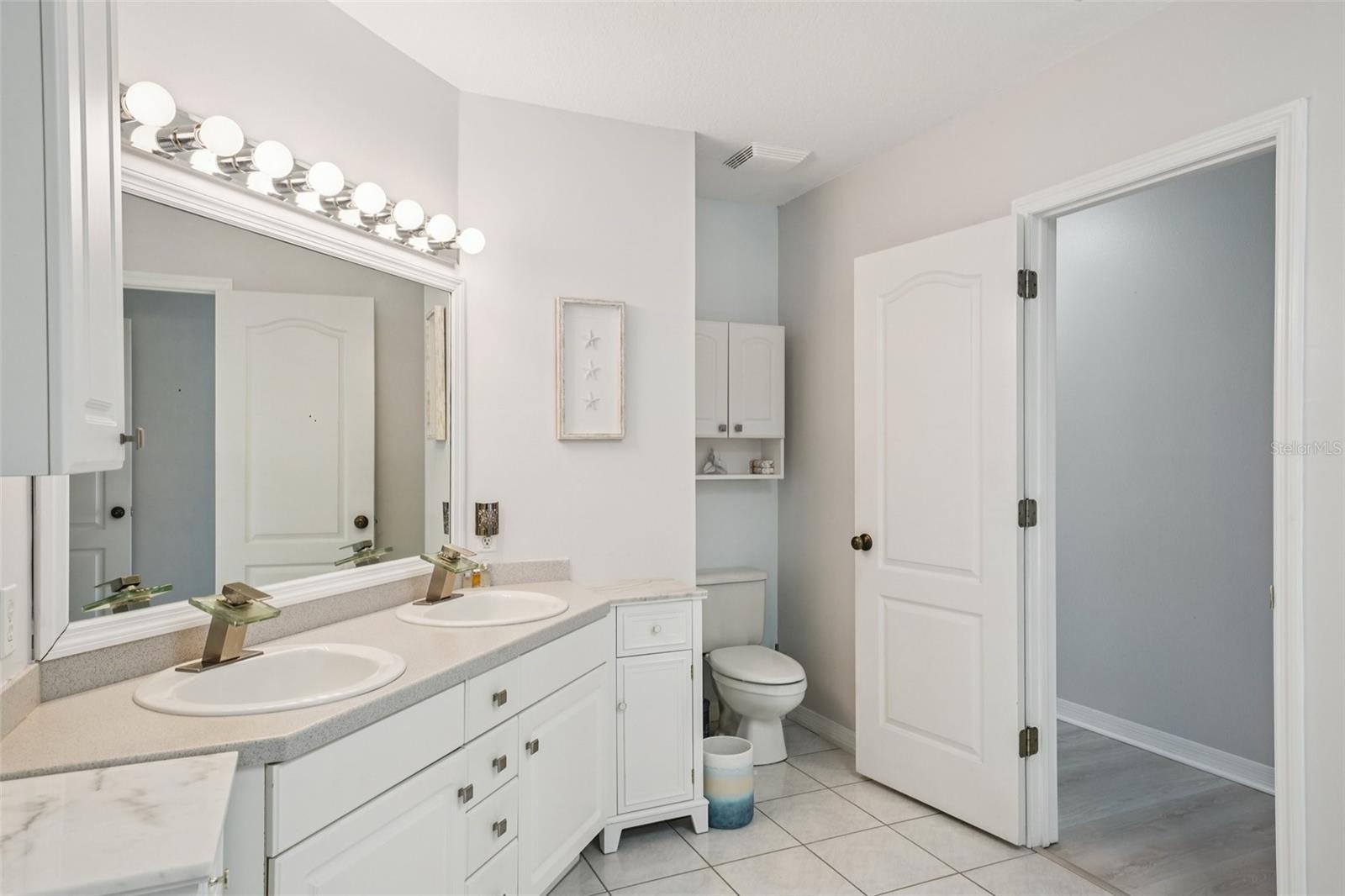 Image 26 of 71 For 1061 Pinellas Bayway S