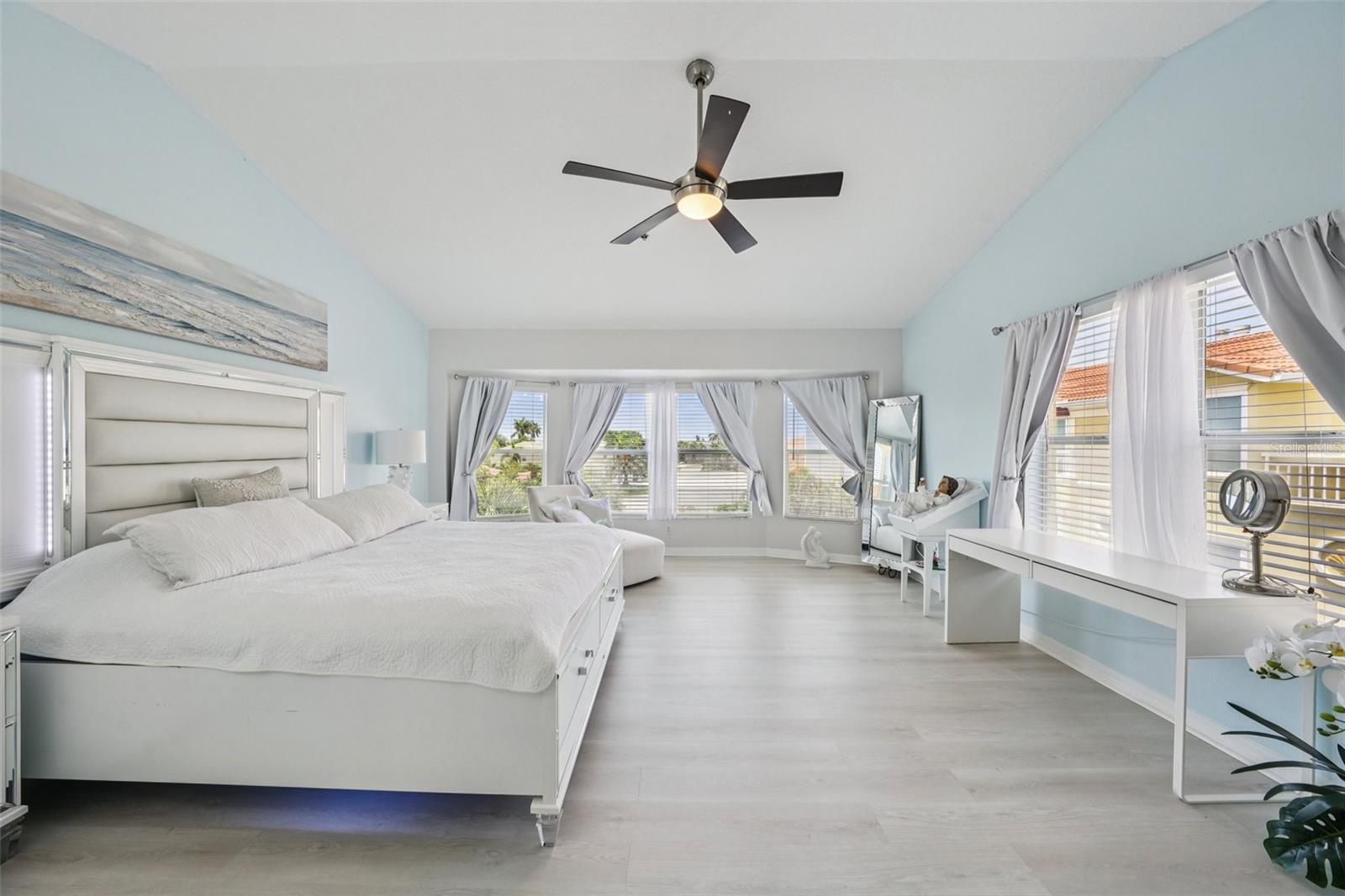 Image 45 of 71 For 1061 Pinellas Bayway S