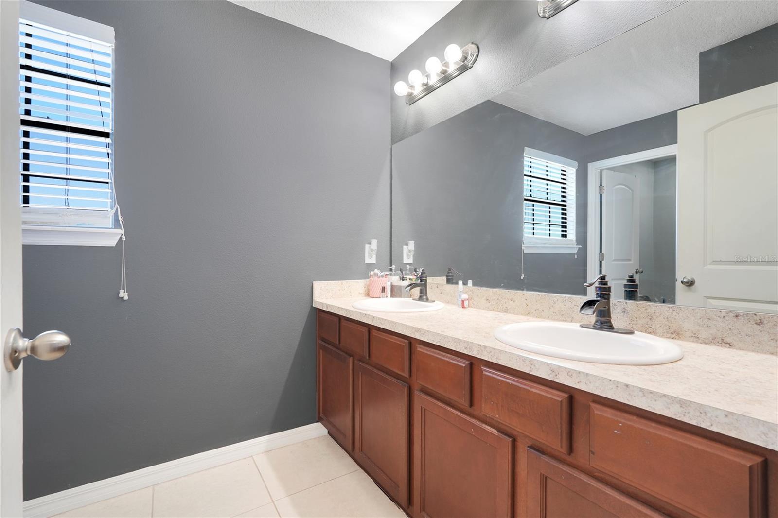 Image 29 of 52 For 5660 Elsinore Way