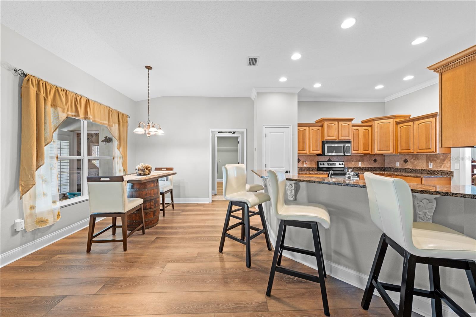 Image 14 of 34 For 6433 Shoreline Drive