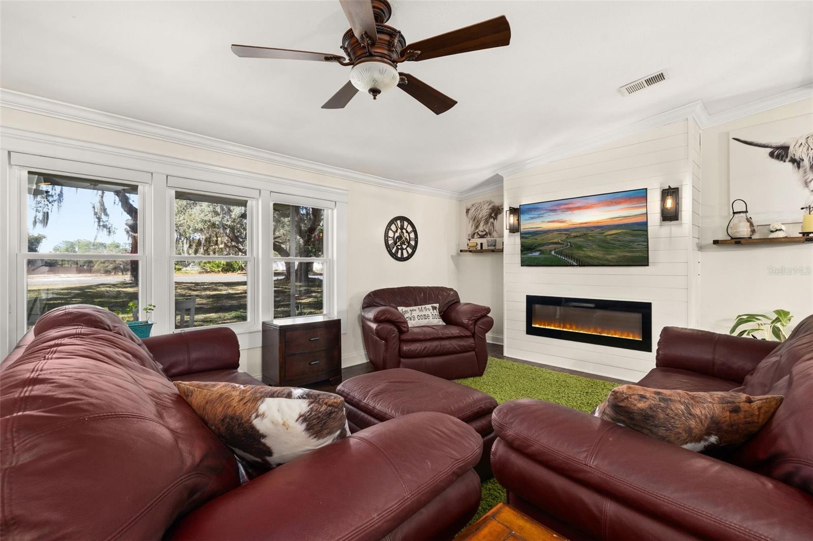 Image 10 of 47 For 204 Doe Drive