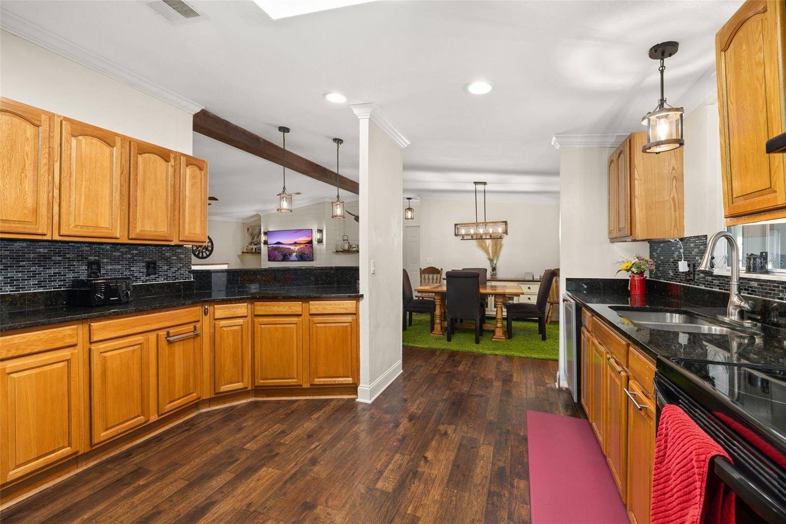 Image 13 of 47 For 204 Doe Drive