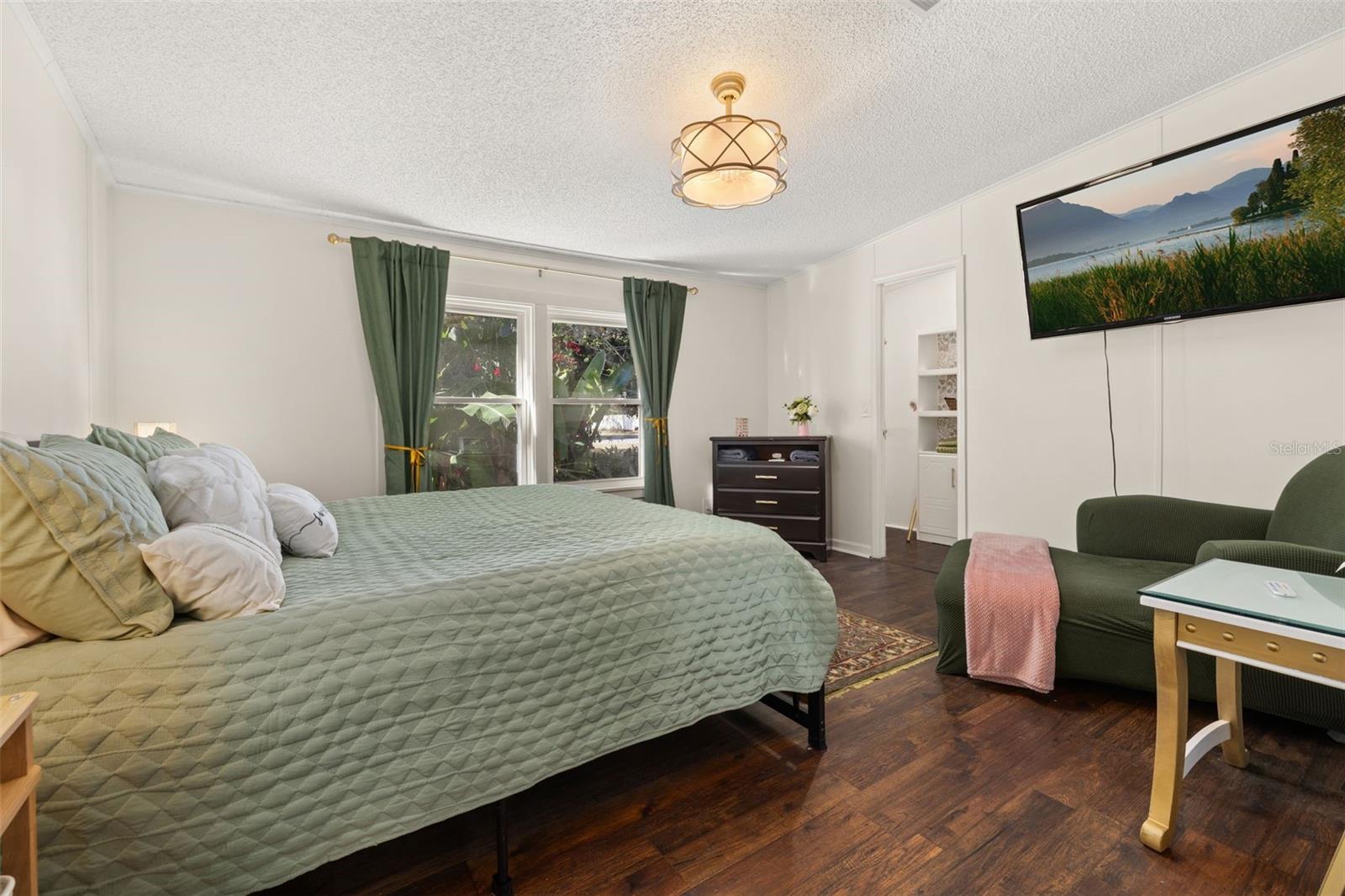 Image 21 of 47 For 204 Doe Drive