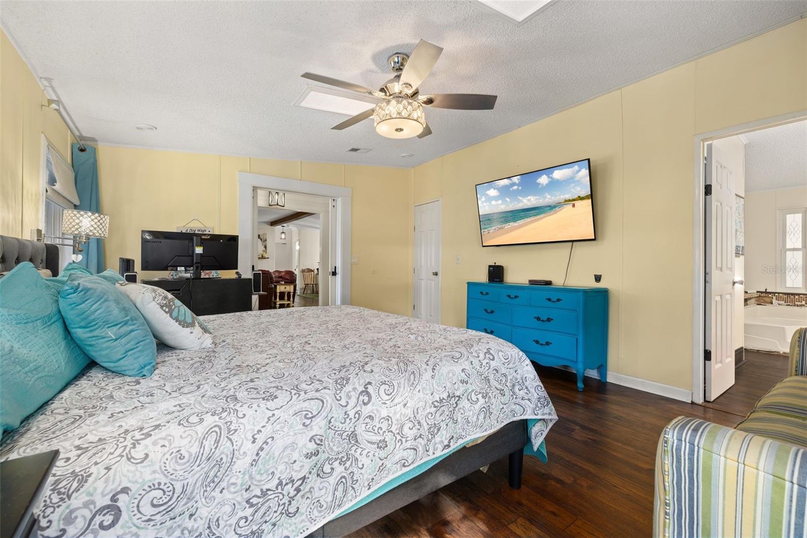 Image 28 of 47 For 204 Doe Drive