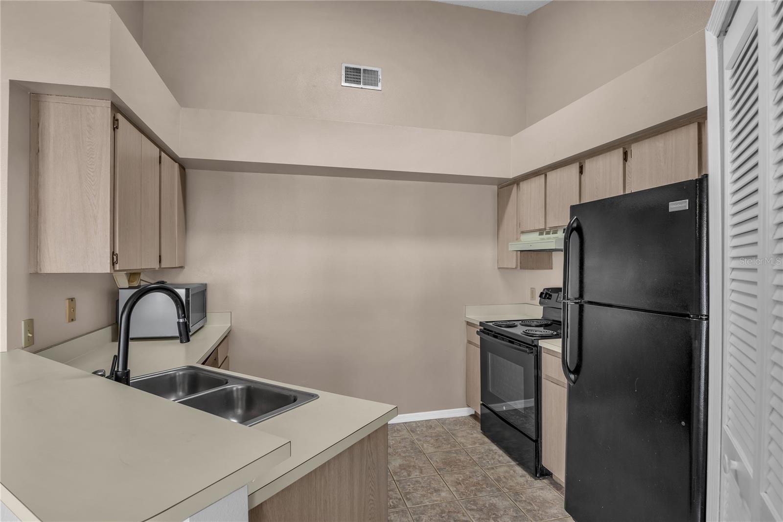 Image 12 of 31 For 4815 Brighton Terrace 204