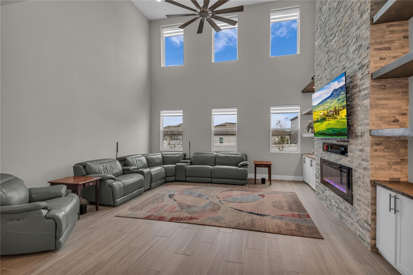 Image 11 of 68 For 2081 Derwent Drive