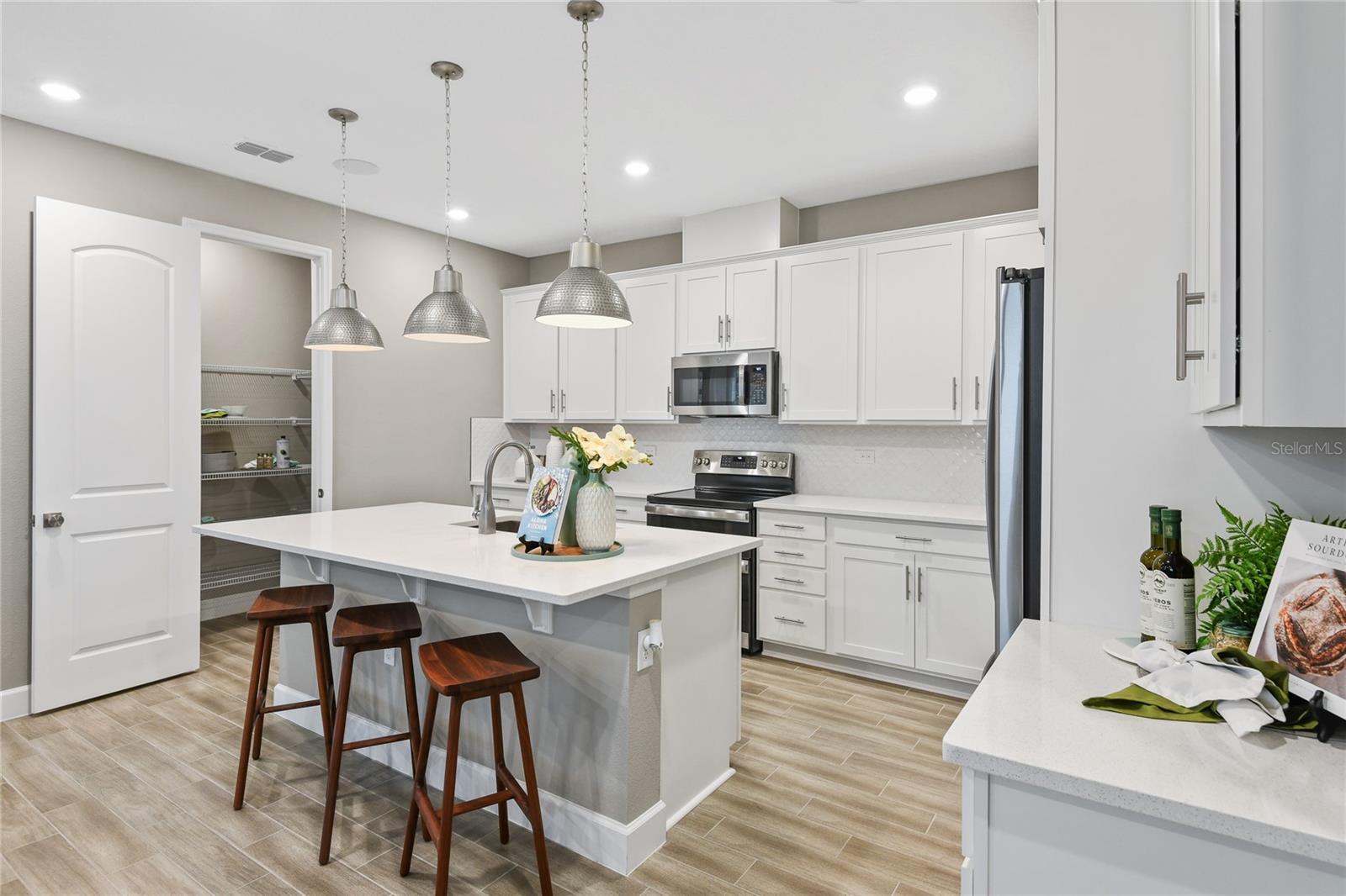 Image 6 of 19 For 14534 Banks Court