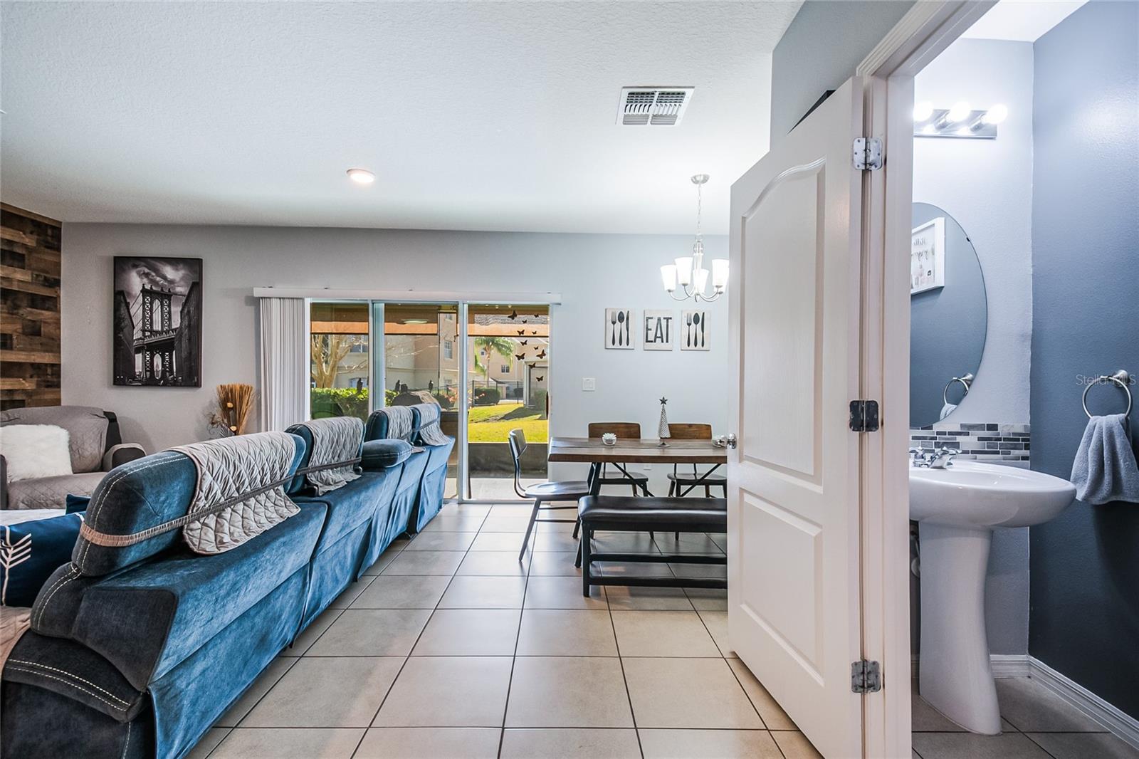 Image 10 of 41 For 407 Arbor Lakes Drive