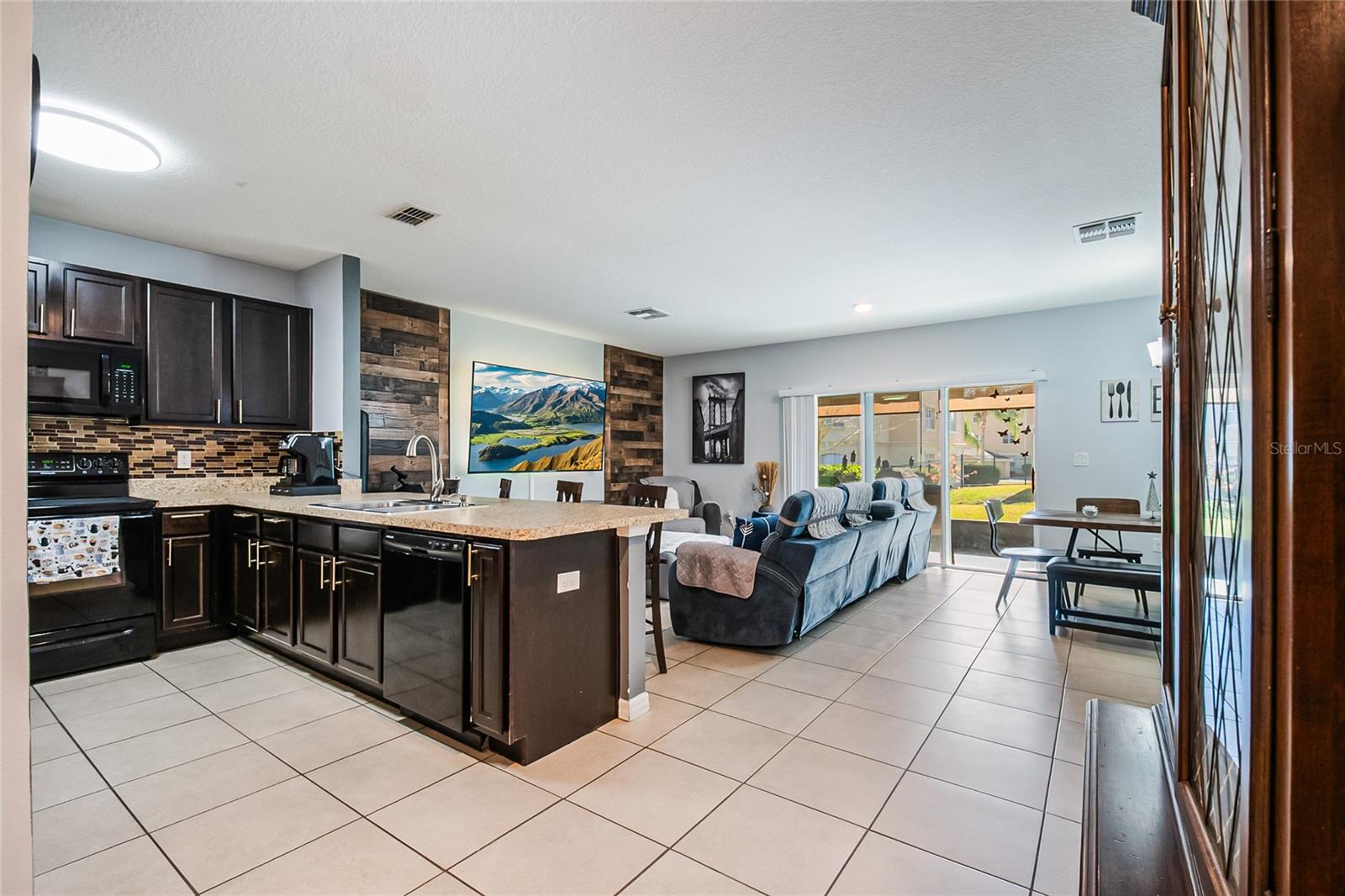 Image 11 of 41 For 407 Arbor Lakes Drive