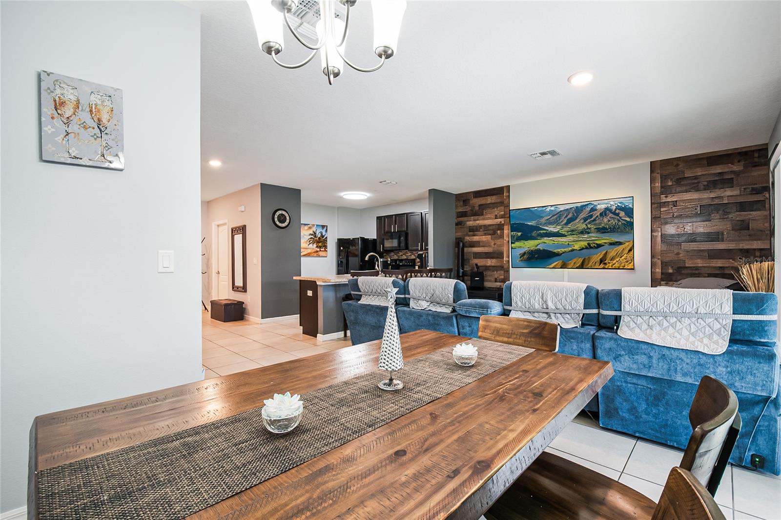 Image 17 of 41 For 407 Arbor Lakes Drive