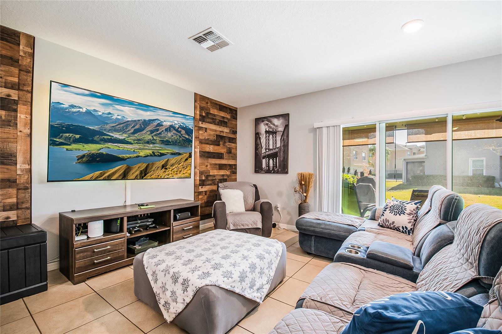 Image 18 of 41 For 407 Arbor Lakes Drive