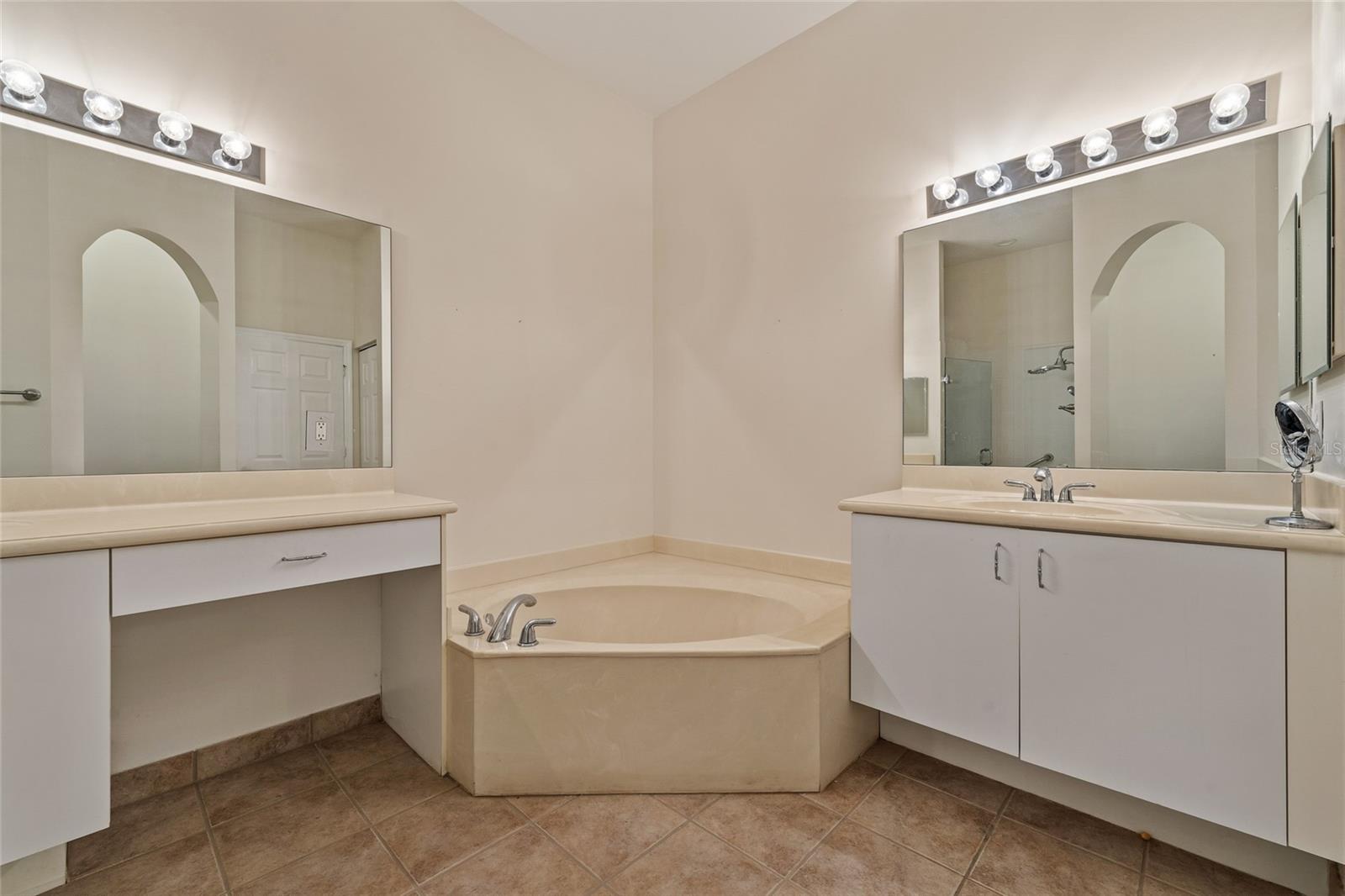 Image 15 of 29 For 8400 Nicholls Point