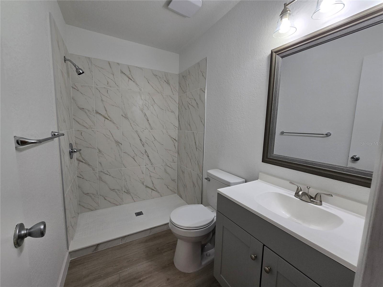 Image 6 of 17 For 1652 Lake Avenue