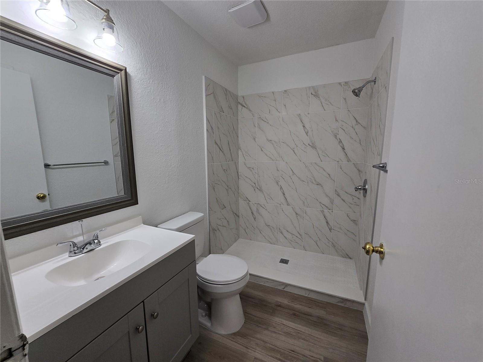 Image 9 of 17 For 1652 Lake Avenue