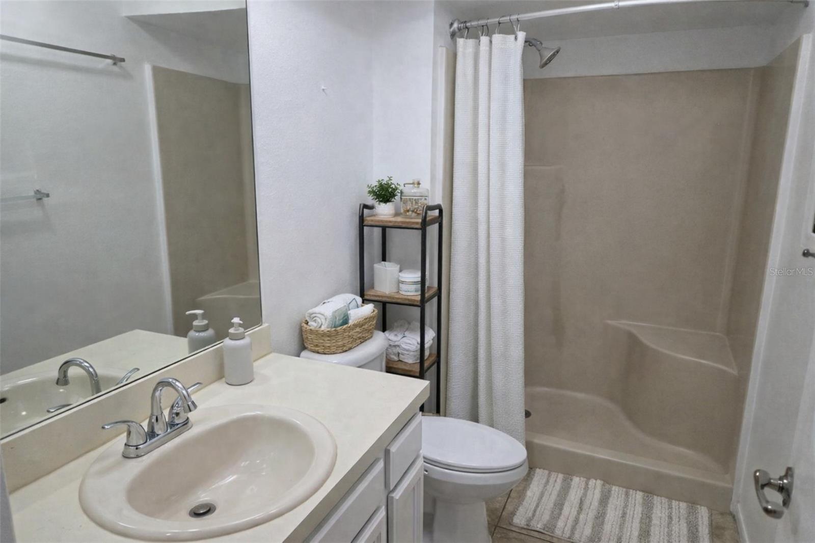 Image 6 of 18 For 4367 White Pine Avenue 4