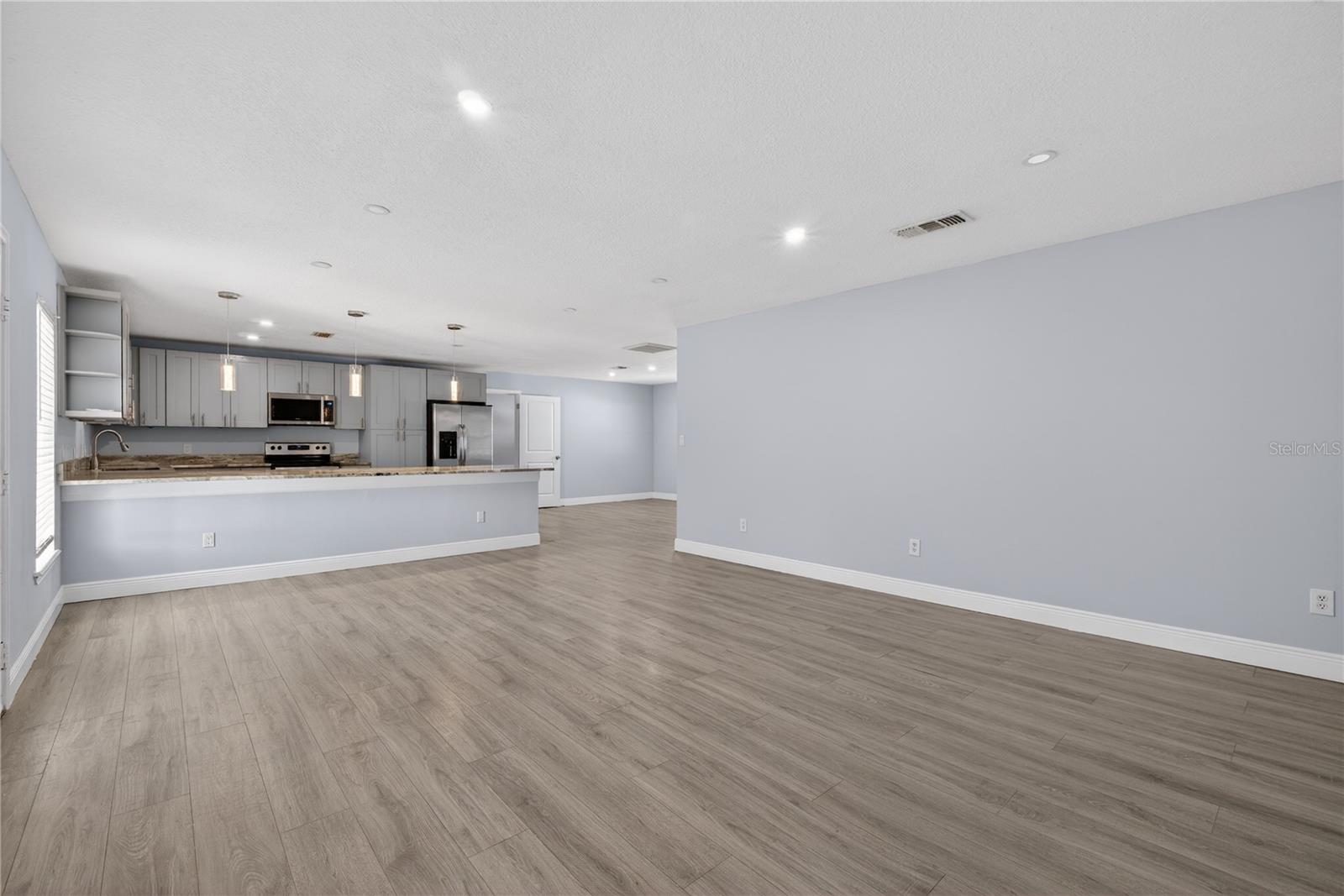 Image 10 of 28 For 709 Dillingham Ave