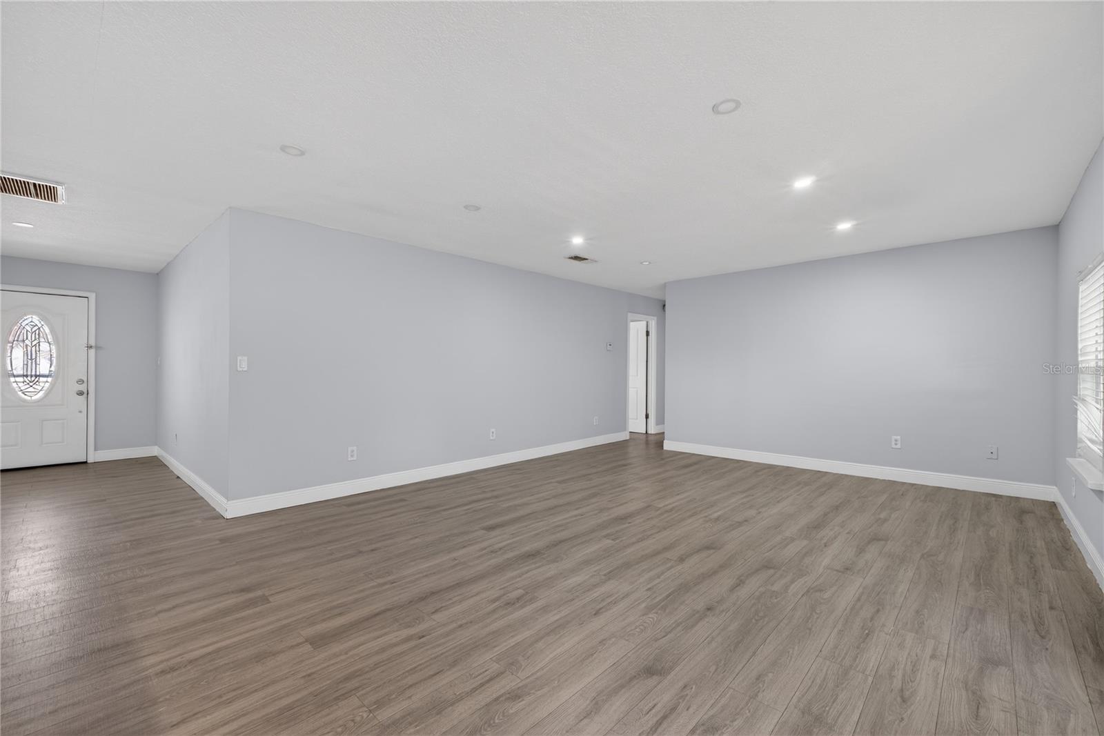 Image 12 of 28 For 709 Dillingham Ave