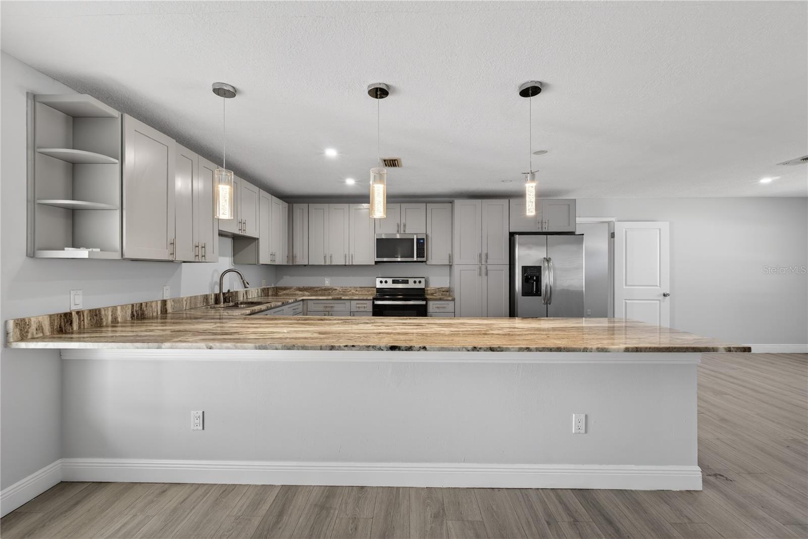 Image 14 of 28 For 709 Dillingham Ave