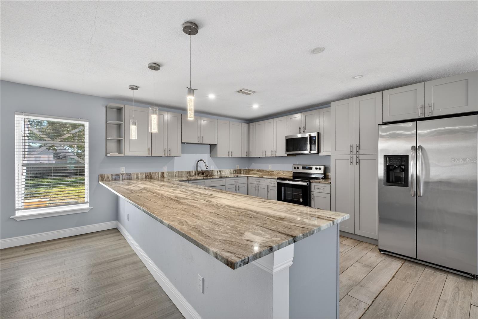 Image 16 of 28 For 709 Dillingham Ave