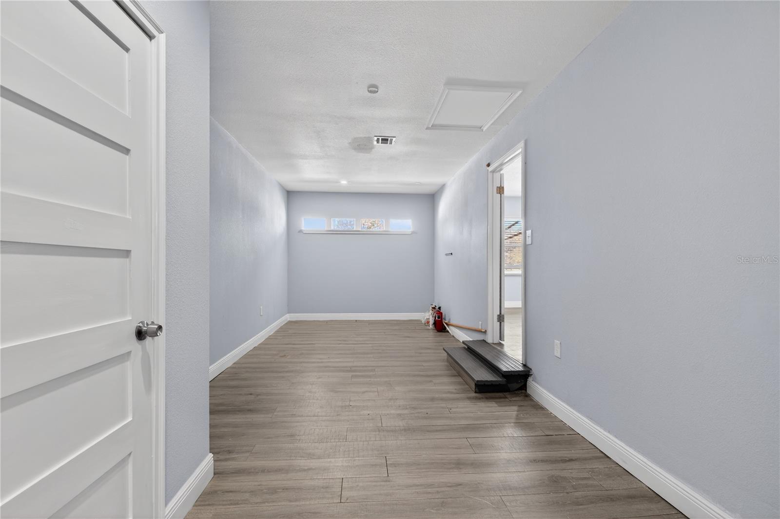 Image 20 of 28 For 709 Dillingham Ave