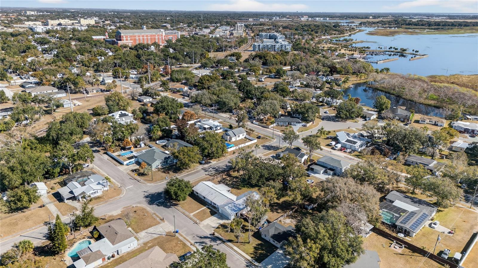 Image 3 of 28 For 709 Dillingham Ave