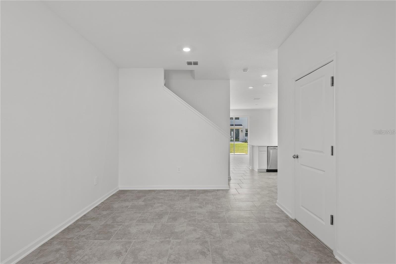 Image 4 of 26 For 3262 Laurent Loop