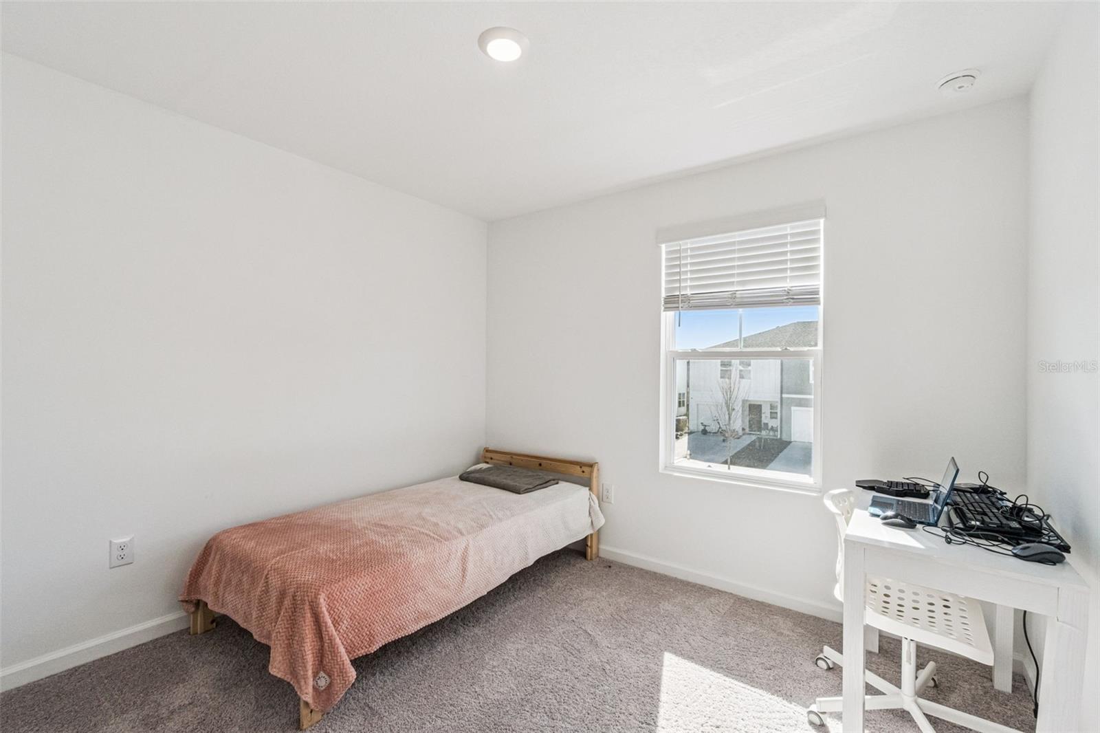 Image 12 of 20 For 5931 Chestnut Grove Place