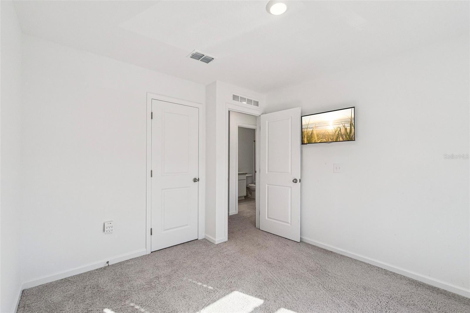 Image 15 of 20 For 5931 Chestnut Grove Place