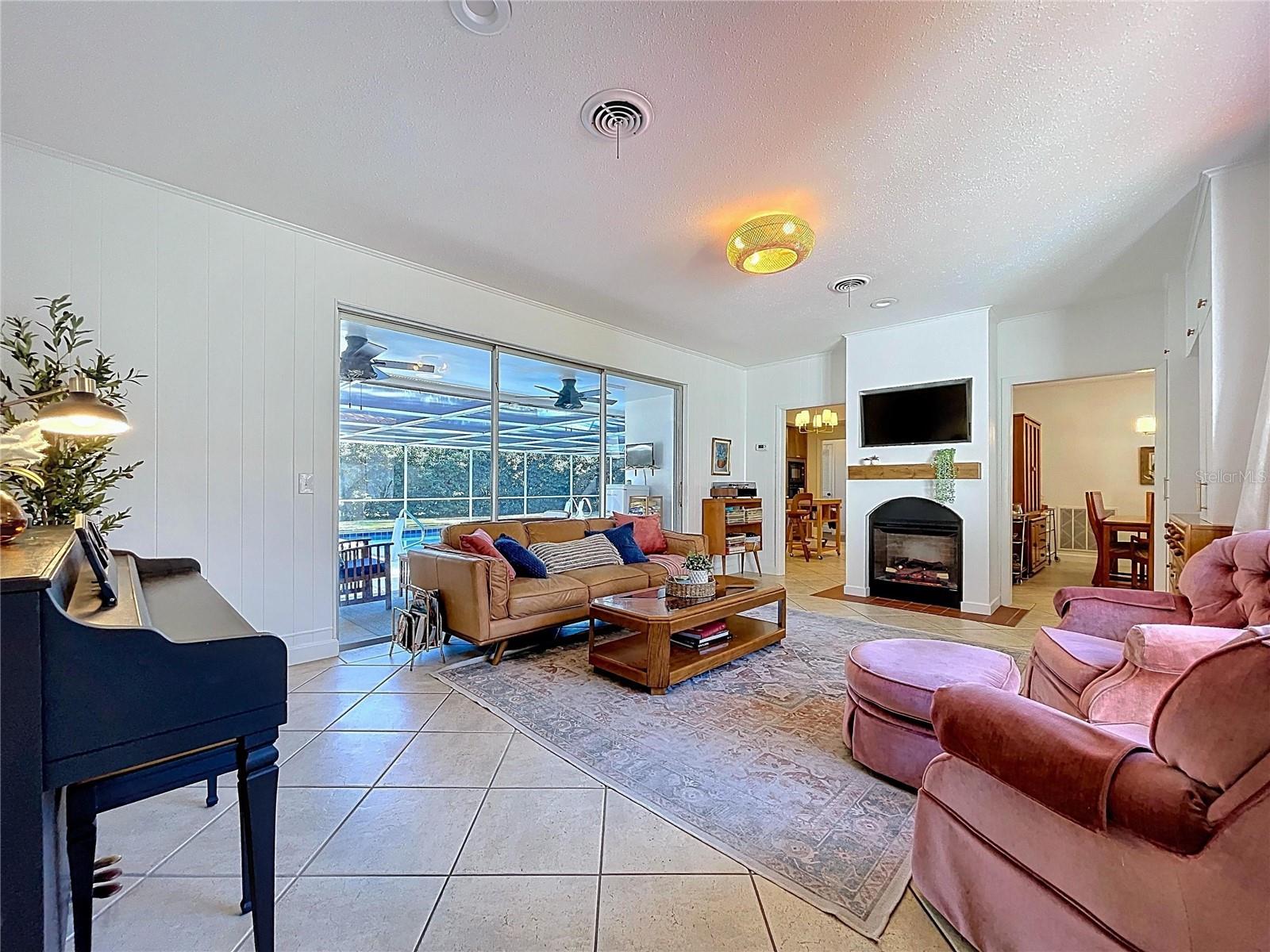 Image 17 of 72 For 2646 Newport Avenue