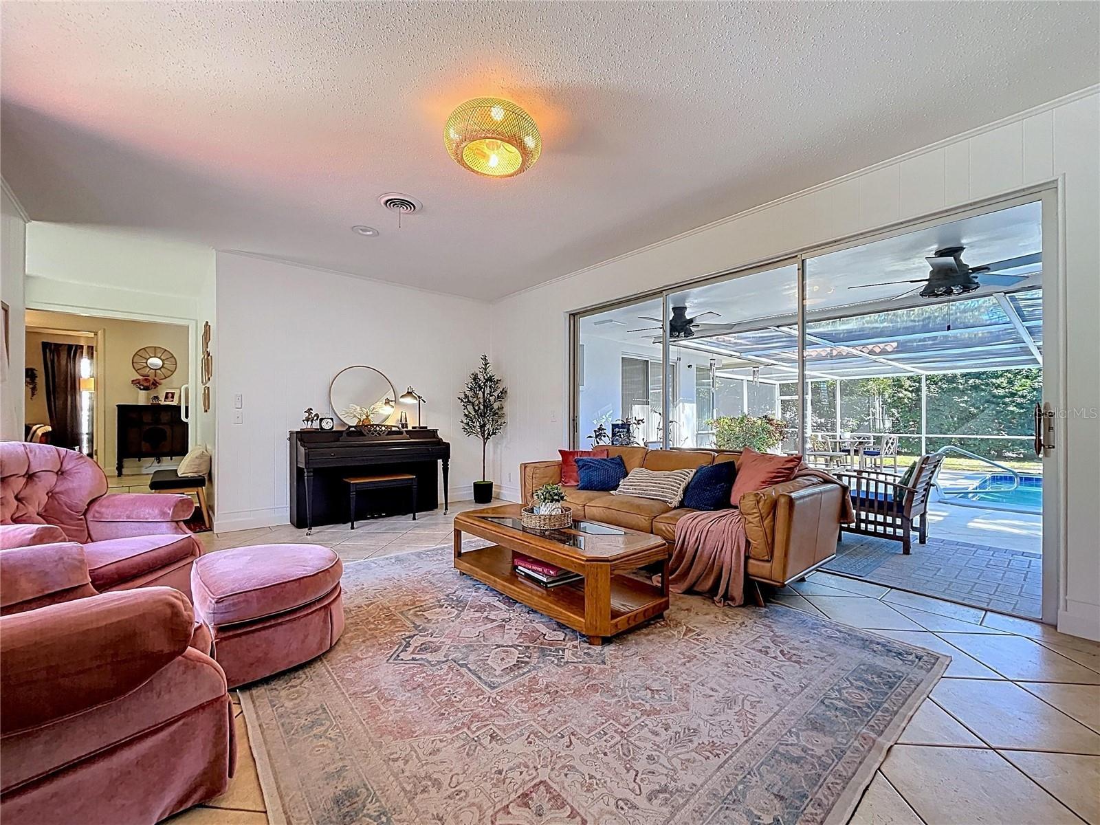 Image 18 of 72 For 2646 Newport Avenue