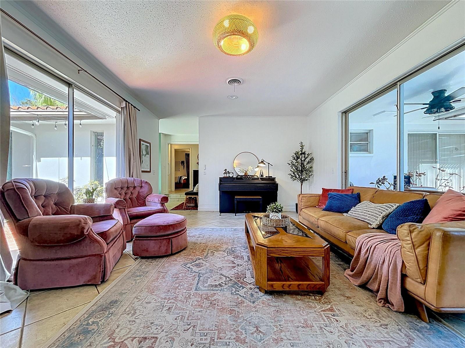 Image 19 of 72 For 2646 Newport Avenue