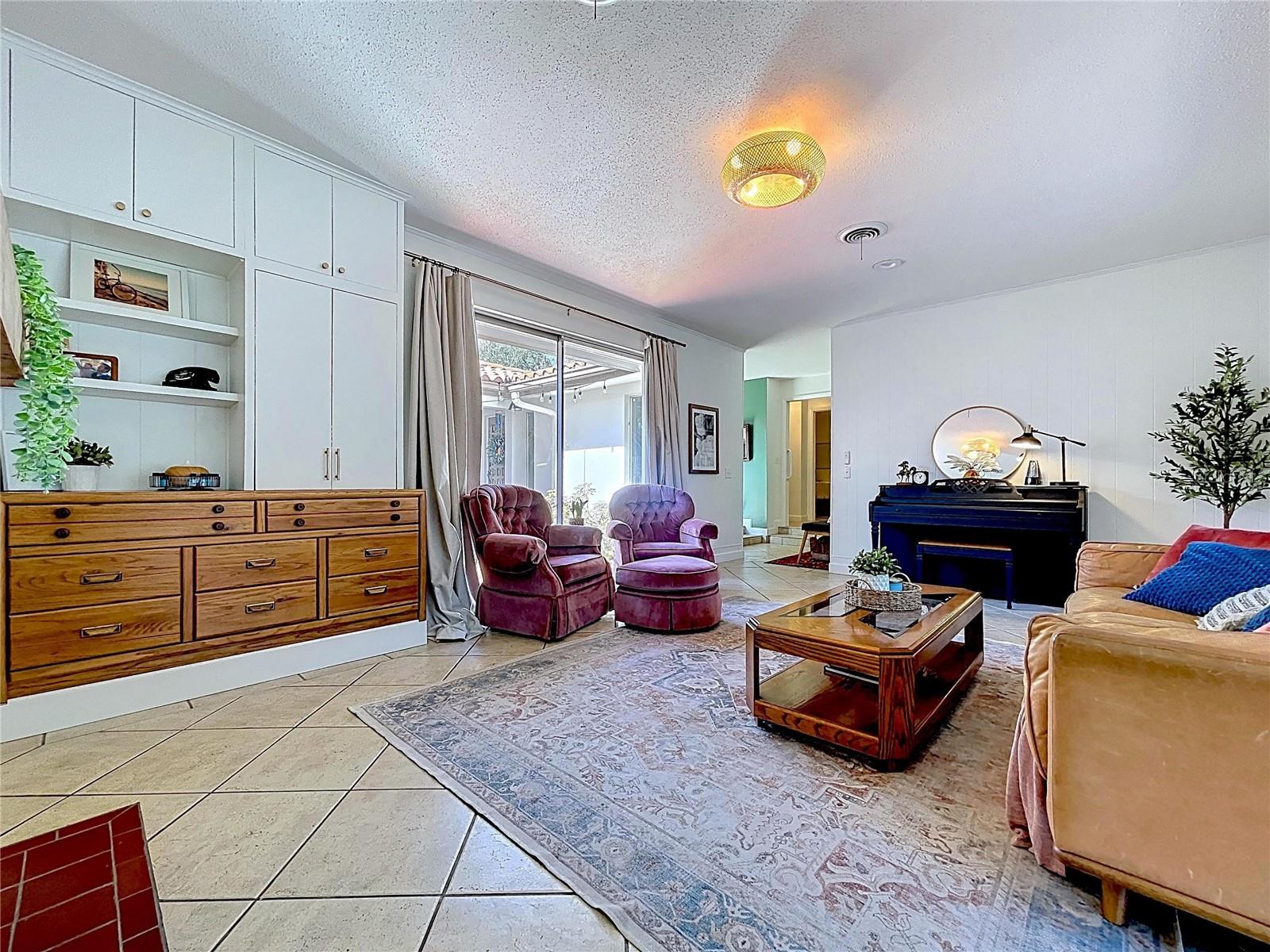 Image 20 of 72 For 2646 Newport Avenue