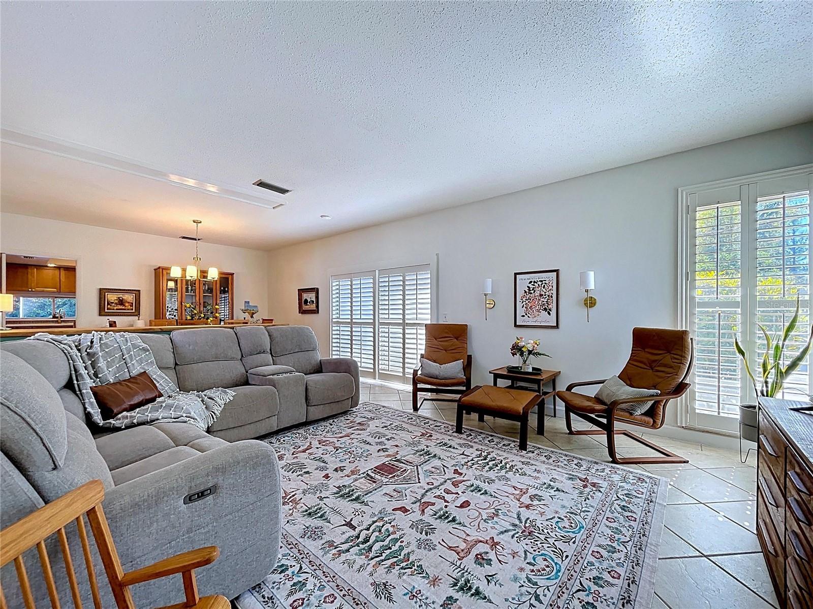 Image 21 of 72 For 2646 Newport Avenue