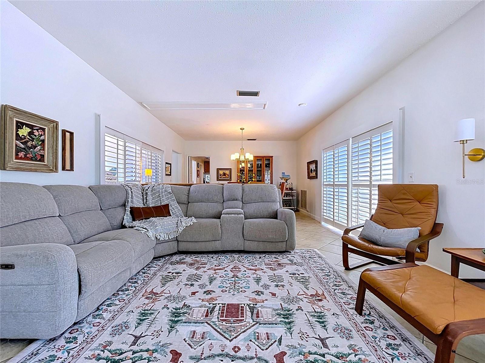 Image 23 of 72 For 2646 Newport Avenue