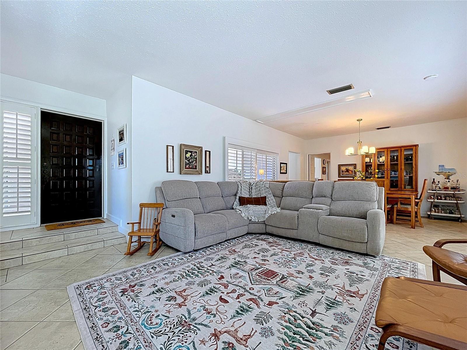 Image 24 of 72 For 2646 Newport Avenue