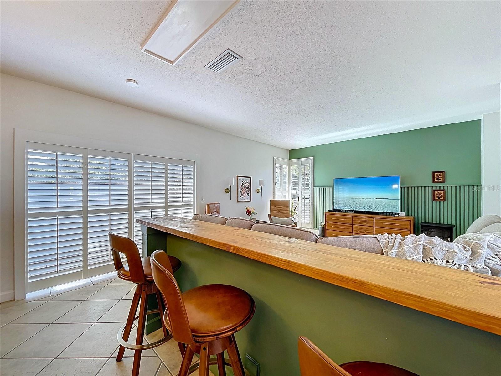 Image 25 of 72 For 2646 Newport Avenue