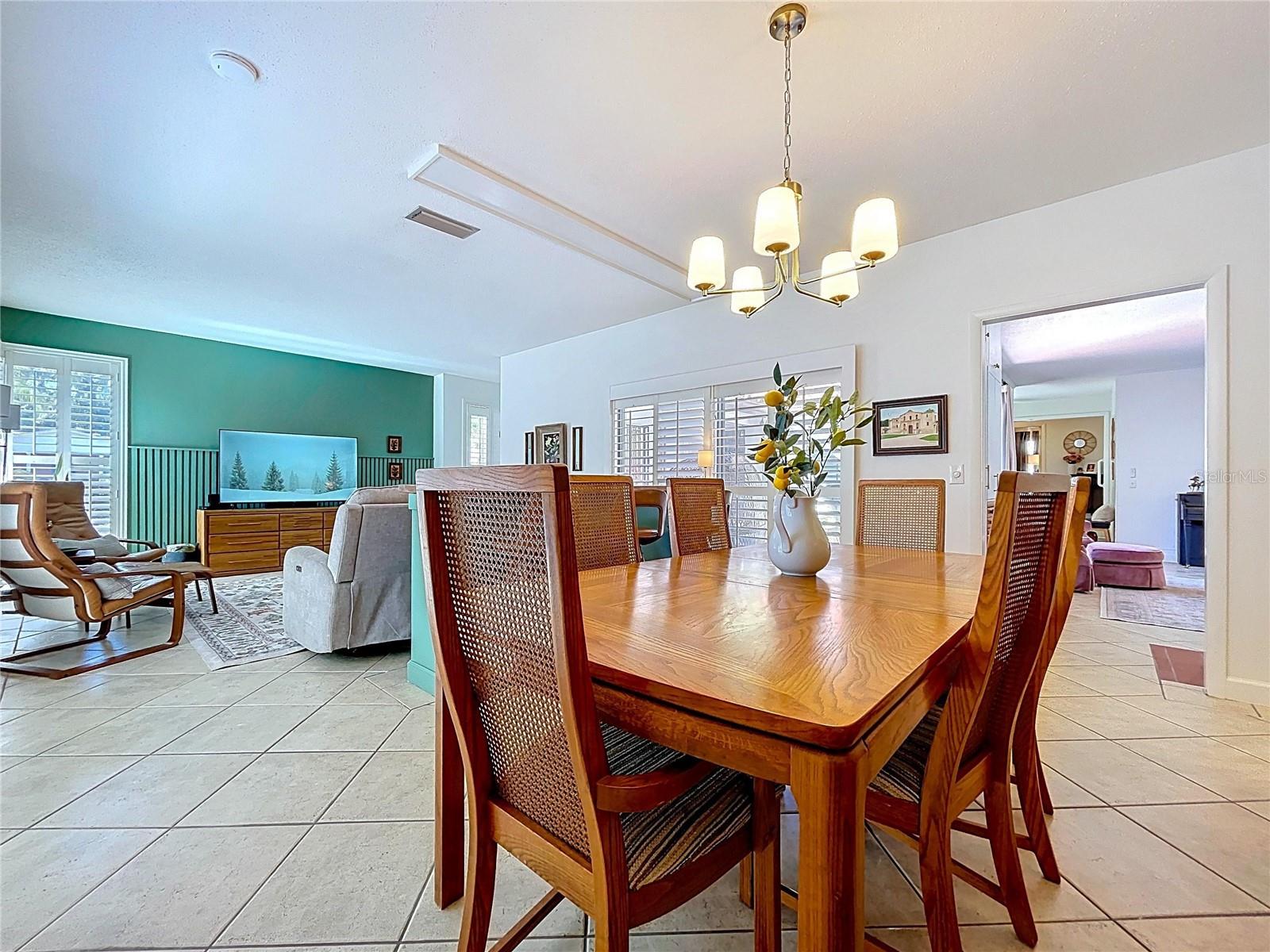 Image 26 of 72 For 2646 Newport Avenue