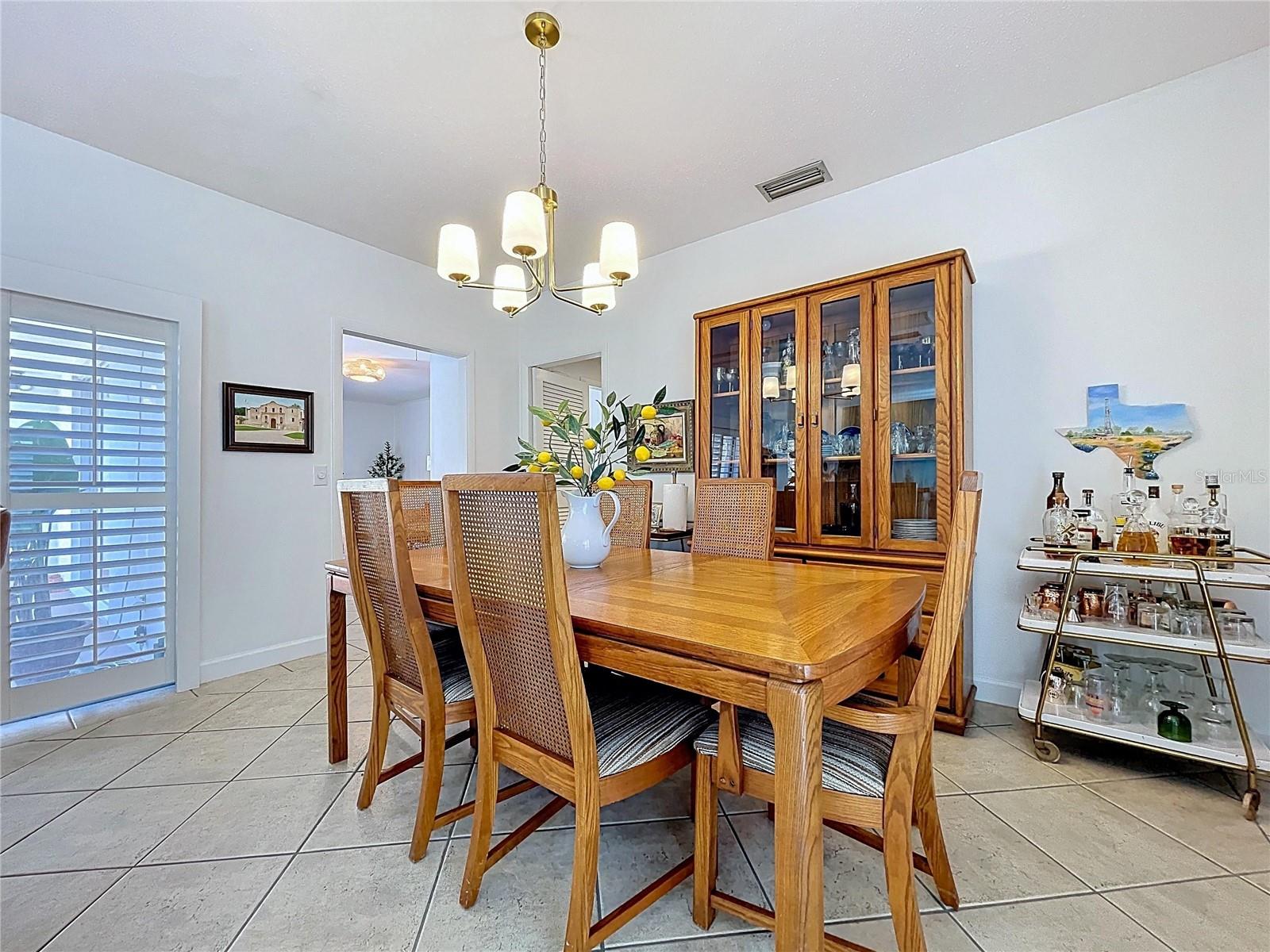 Image 28 of 72 For 2646 Newport Avenue